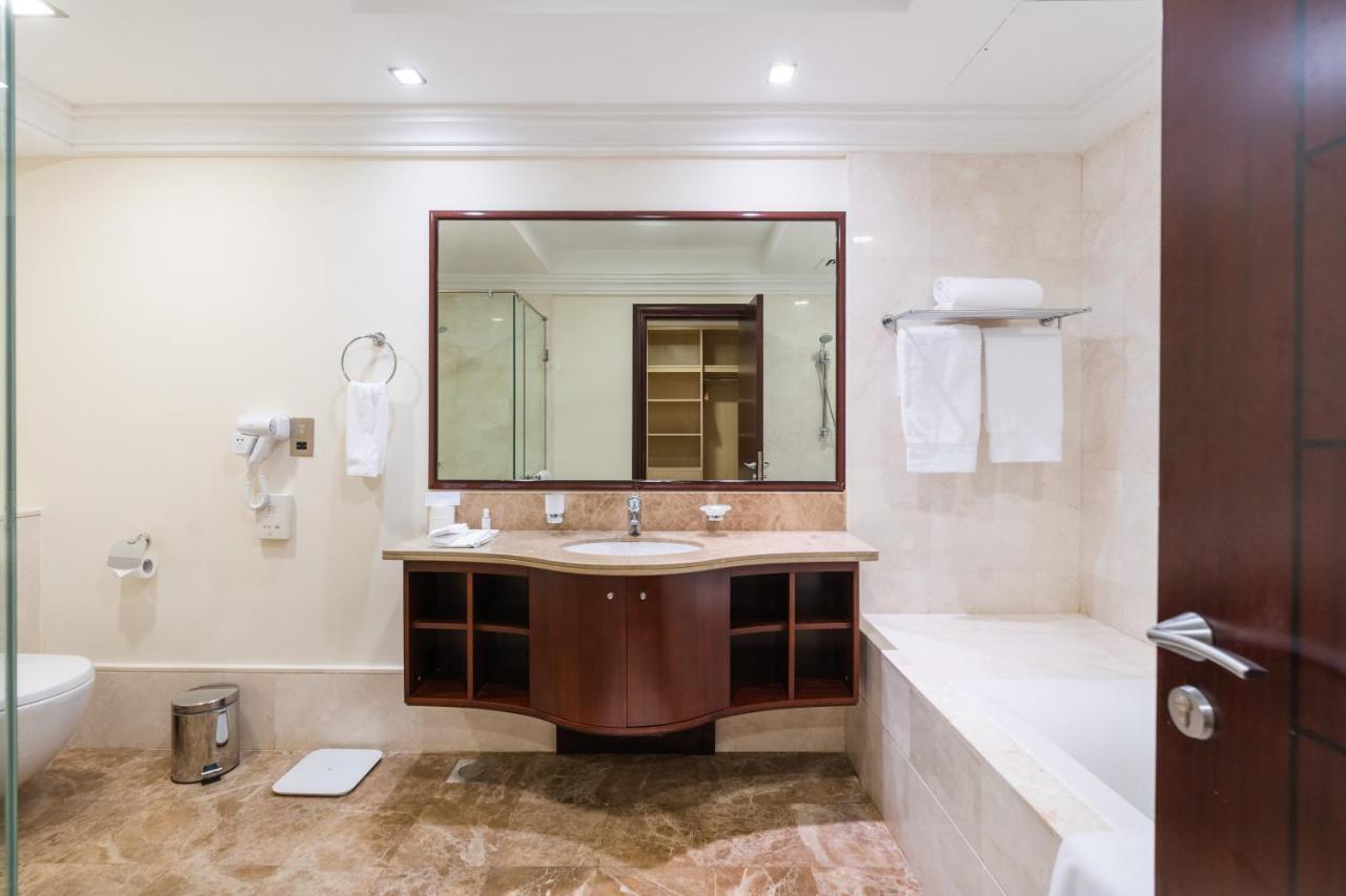 Royal Club By Rvhr, Grandeur Residence Crescent Palm Jumeirah Dubai Exterior foto